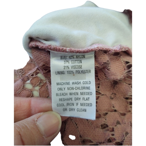 Grayson Dusty Rose Lace Short Sleeve Top Front is Lined Size Medium - Picture 11 of 12